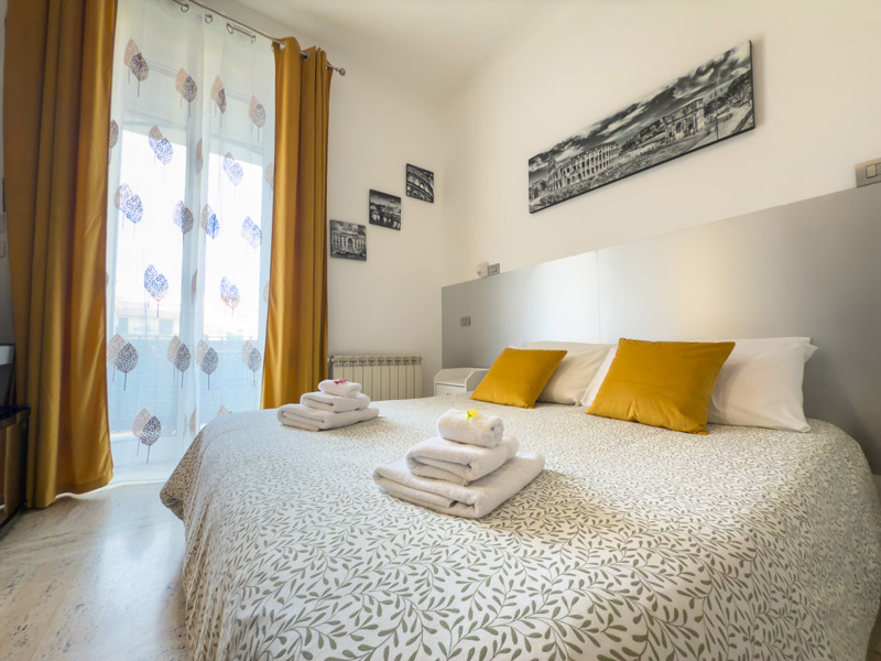 Anteprima della nostra Camera Panorama dove si vede il letto e la finestra con vista sulla cupola di San Pietro